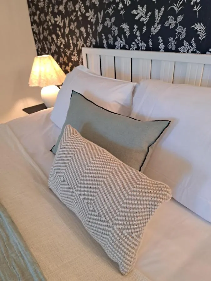 ***  Hotel Le Cottage De Sophie Valernes France